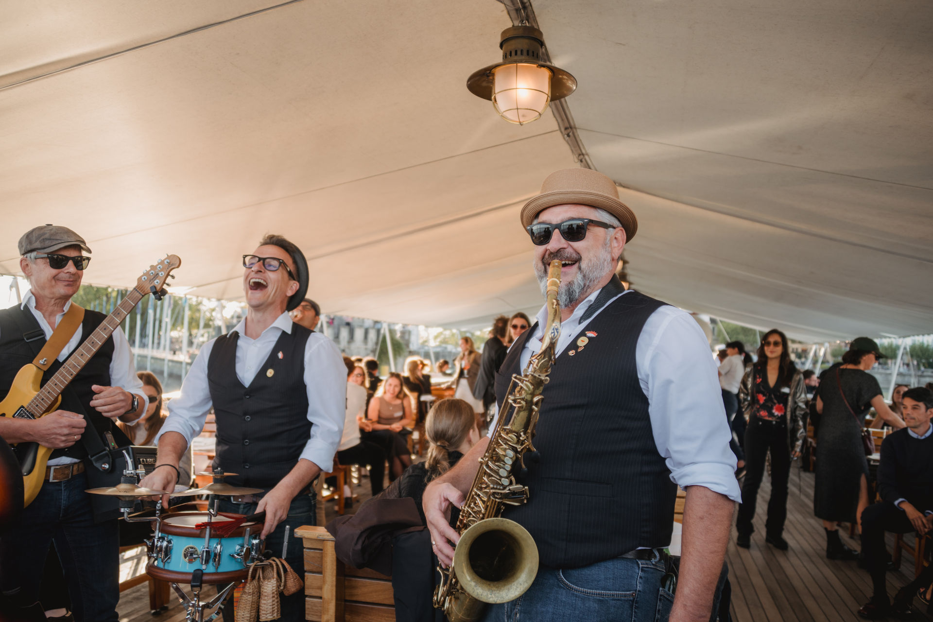 The Swingbugs live auf dem Schiff