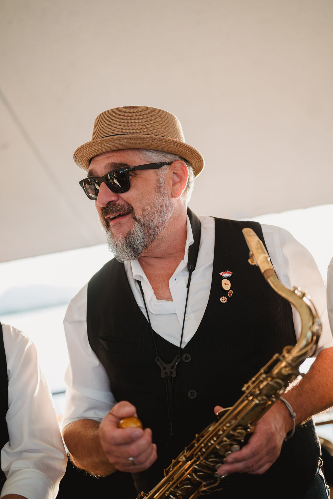 Porträt von Bernd Nömer von The Swingbugs mit Strohhut