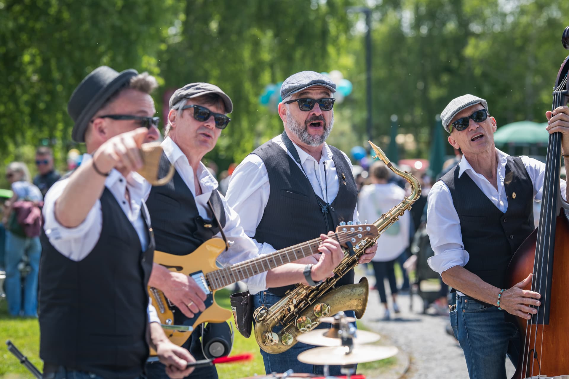 The Swingbugs spielen mitten im Publikum